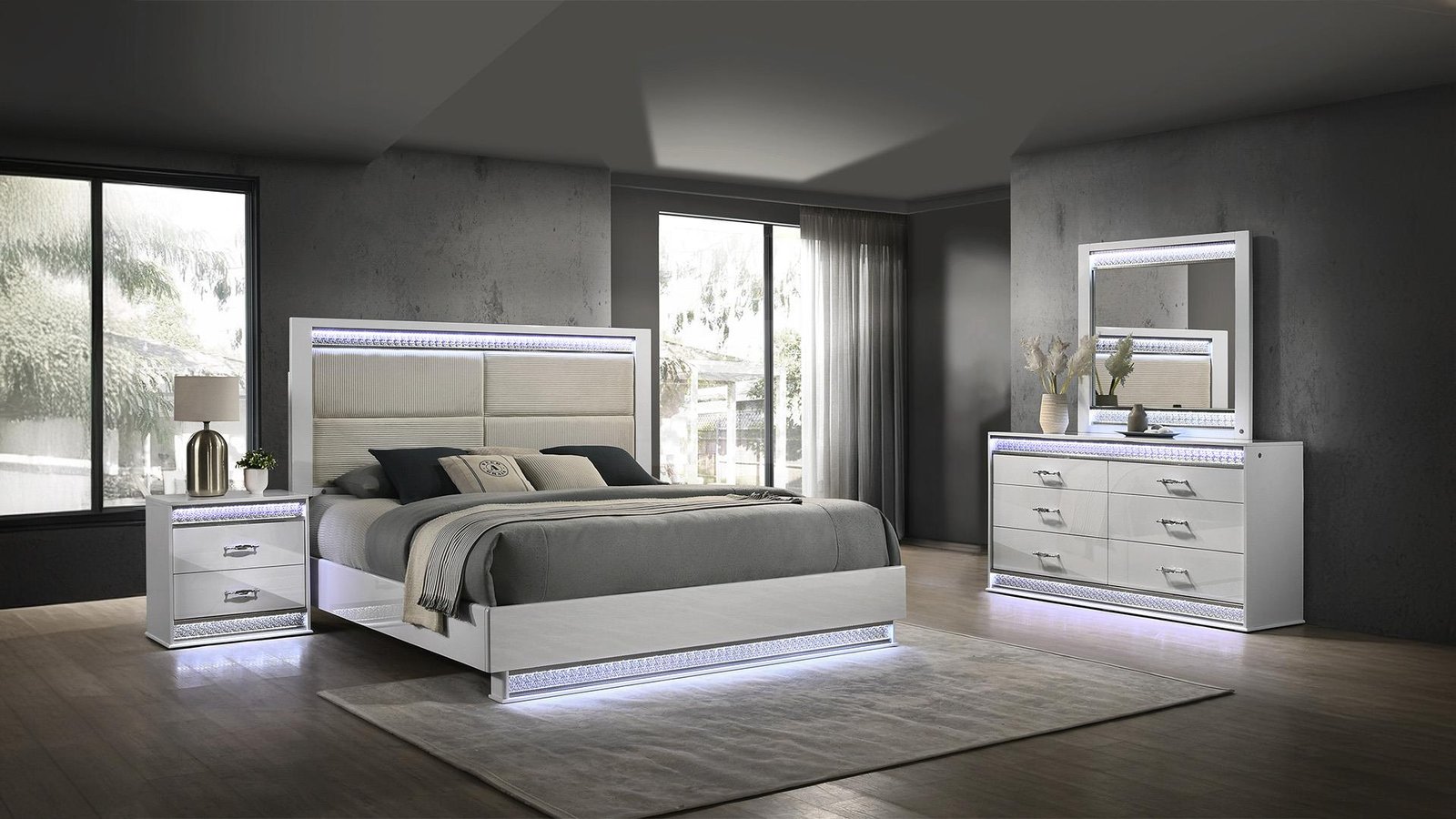 Glam 4 Pc Bedroom Set in White